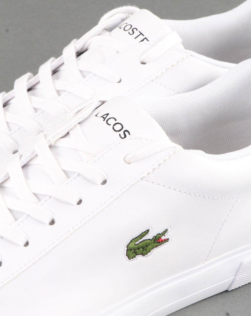 Lacoste Footwear – Lerond Plus – Sneaker in Weiß/Marineblau