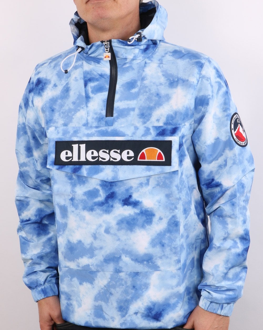 Ellesse – Jacke mit Viertelreißverschluss und Batikmuster in Blau