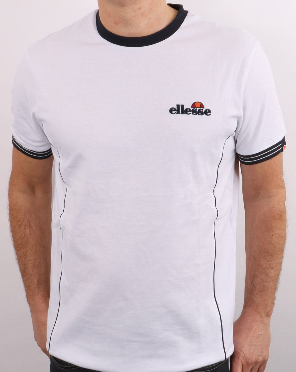 Ellesse – Terrakotta-T-Shirt in Weiß