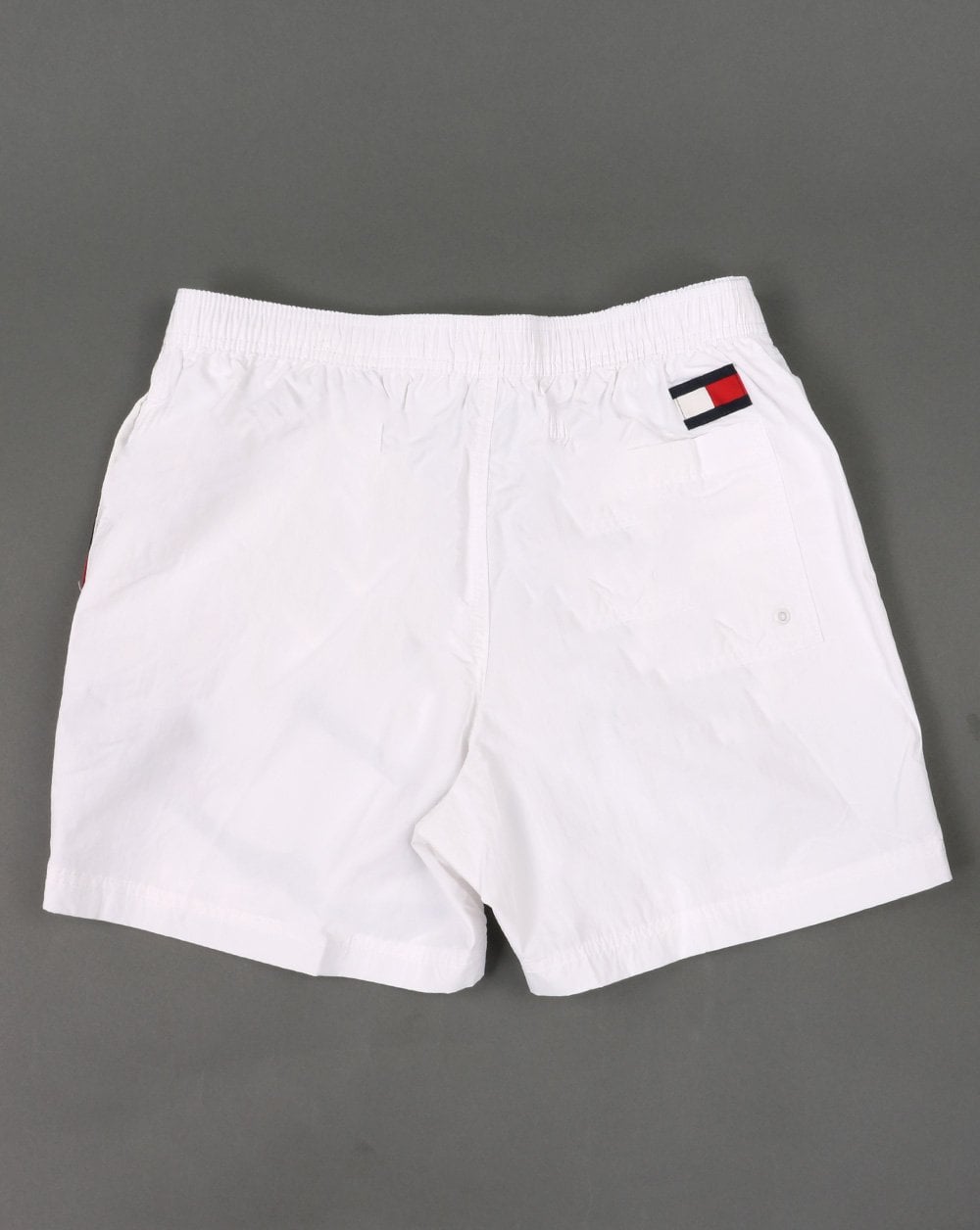 Tommy Hilfiger – Badeshorts mit Kordelzug in Weiß