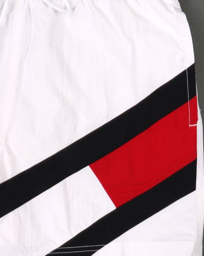 Tommy Hilfiger – Badeshorts mit Kordelzug in Weiß
