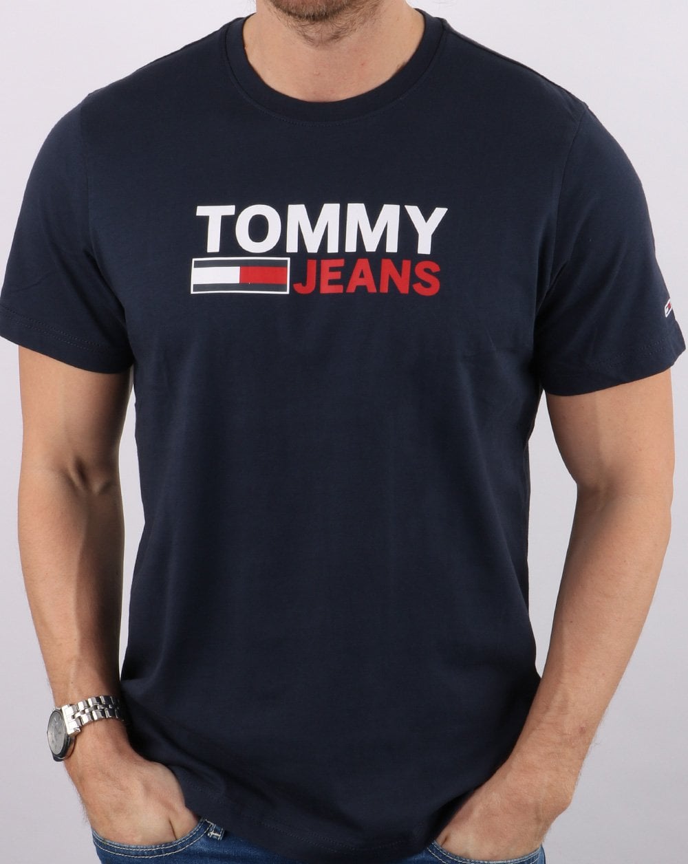 Tommy Jeans – T-Shirt mit Logo in Marineblau