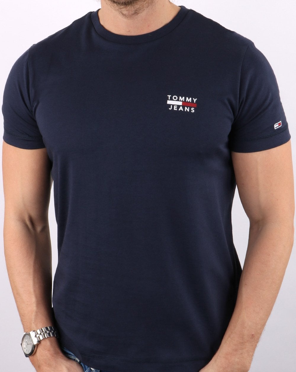 Tommy Jeans – T-Shirt mit Brustlogo in Marineblau