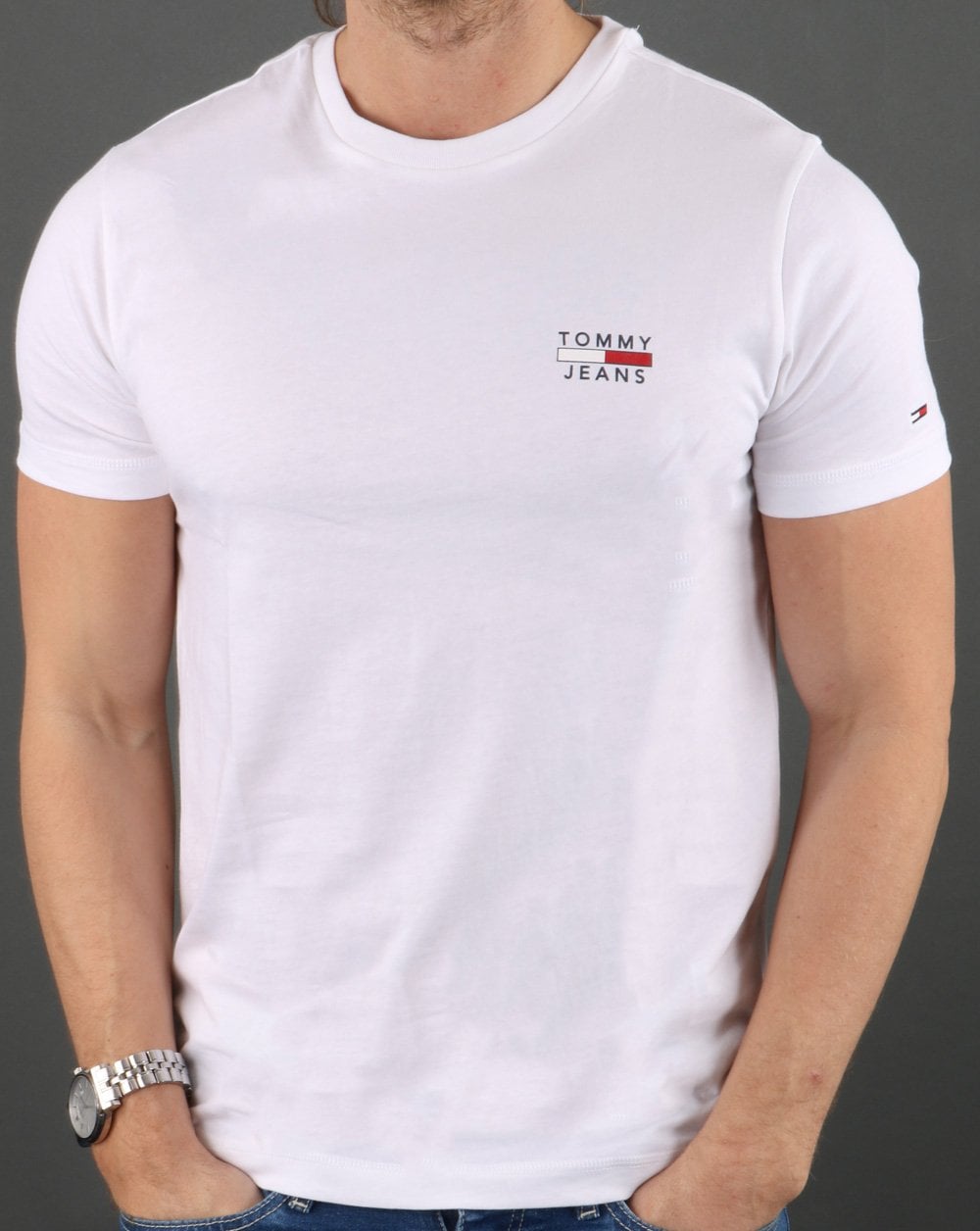 Tommy Jeans – Weißes T-Shirt mit Logo auf der Brust