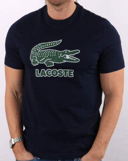 Lacoste – T-Shirt mit Crackled-Print-Logo in Marineblau