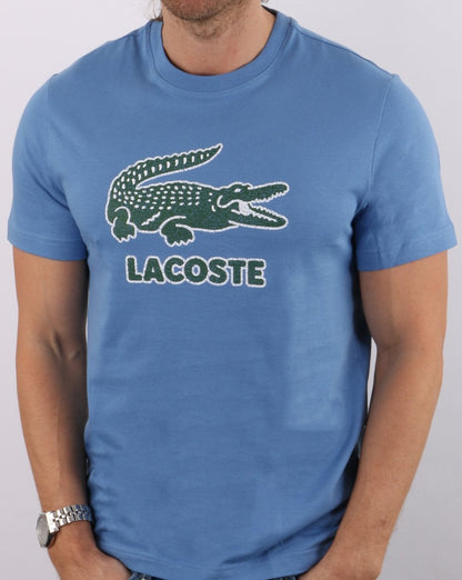 Lacoste – T-Shirt mit Crackled-Print und Logo in Türkisblau