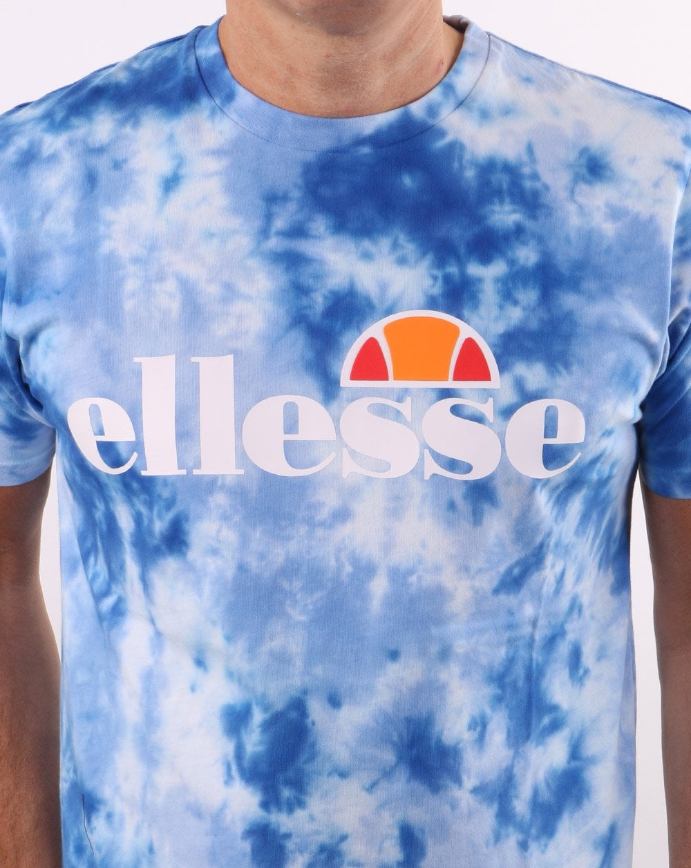 Ellesse – T-Shirt mit Logo und Batikmuster in Blau