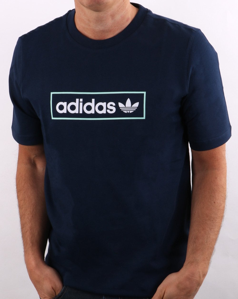 Adidas Originals – T-Shirt mit linearem Logo in Marineblau