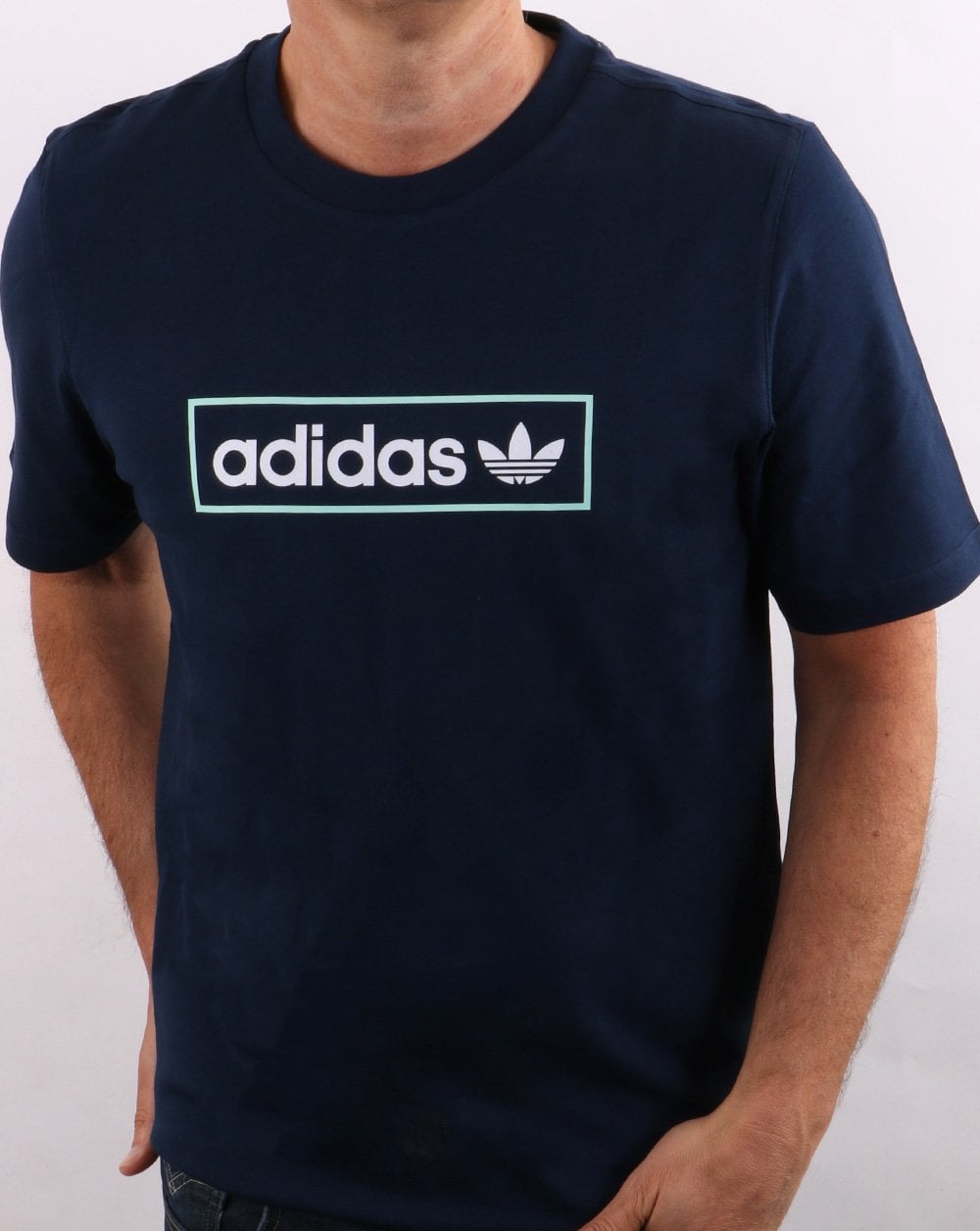 Adidas Originals – T-Shirt mit linearem Logo in Marineblau