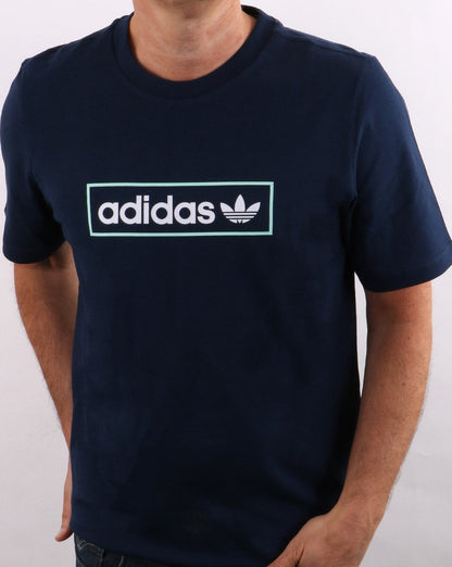 Adidas Originals – T-Shirt mit linearem Logo in Marineblau