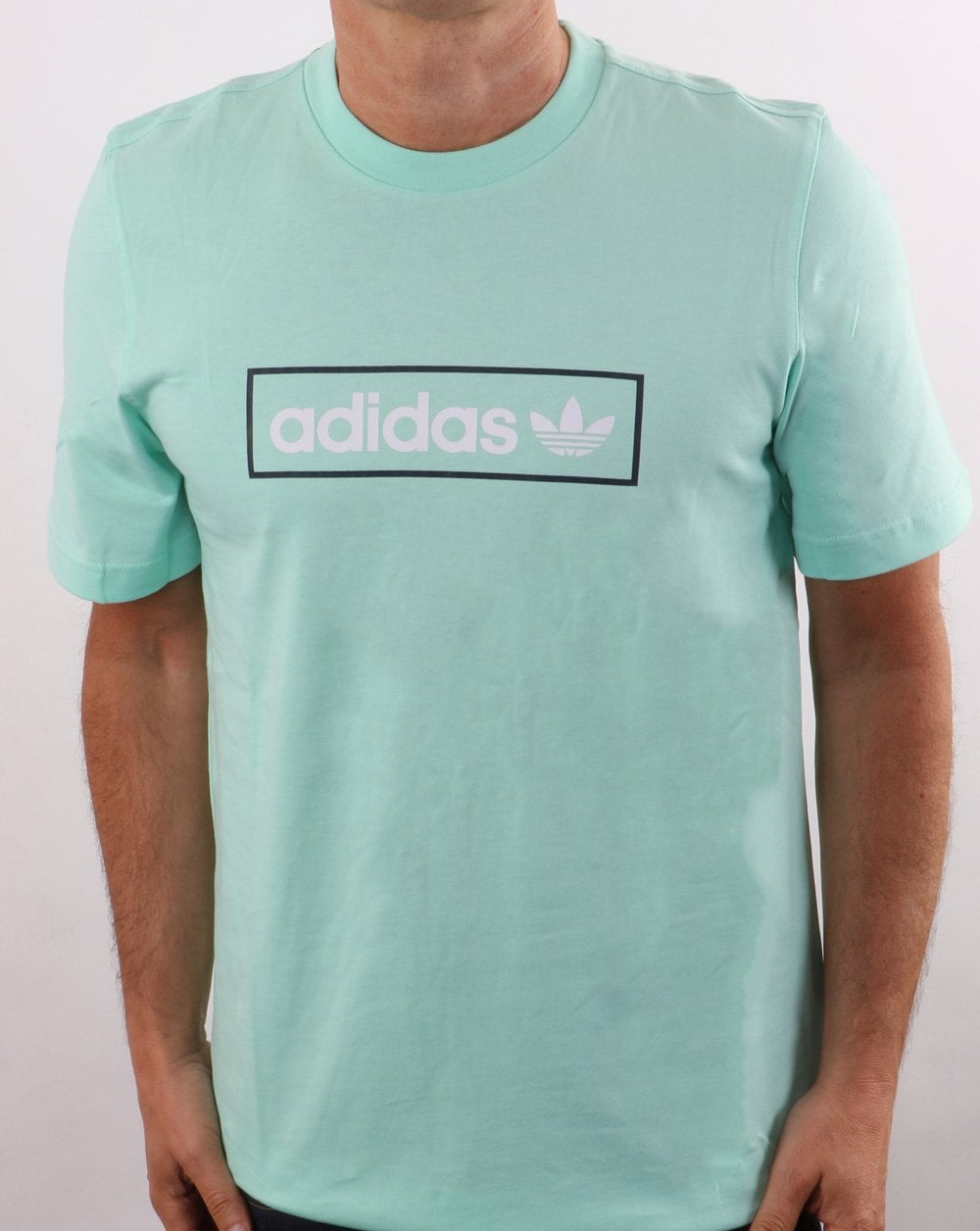 Adidas Originals – T-Shirt mit linearem Logo in klarem Mintgrün