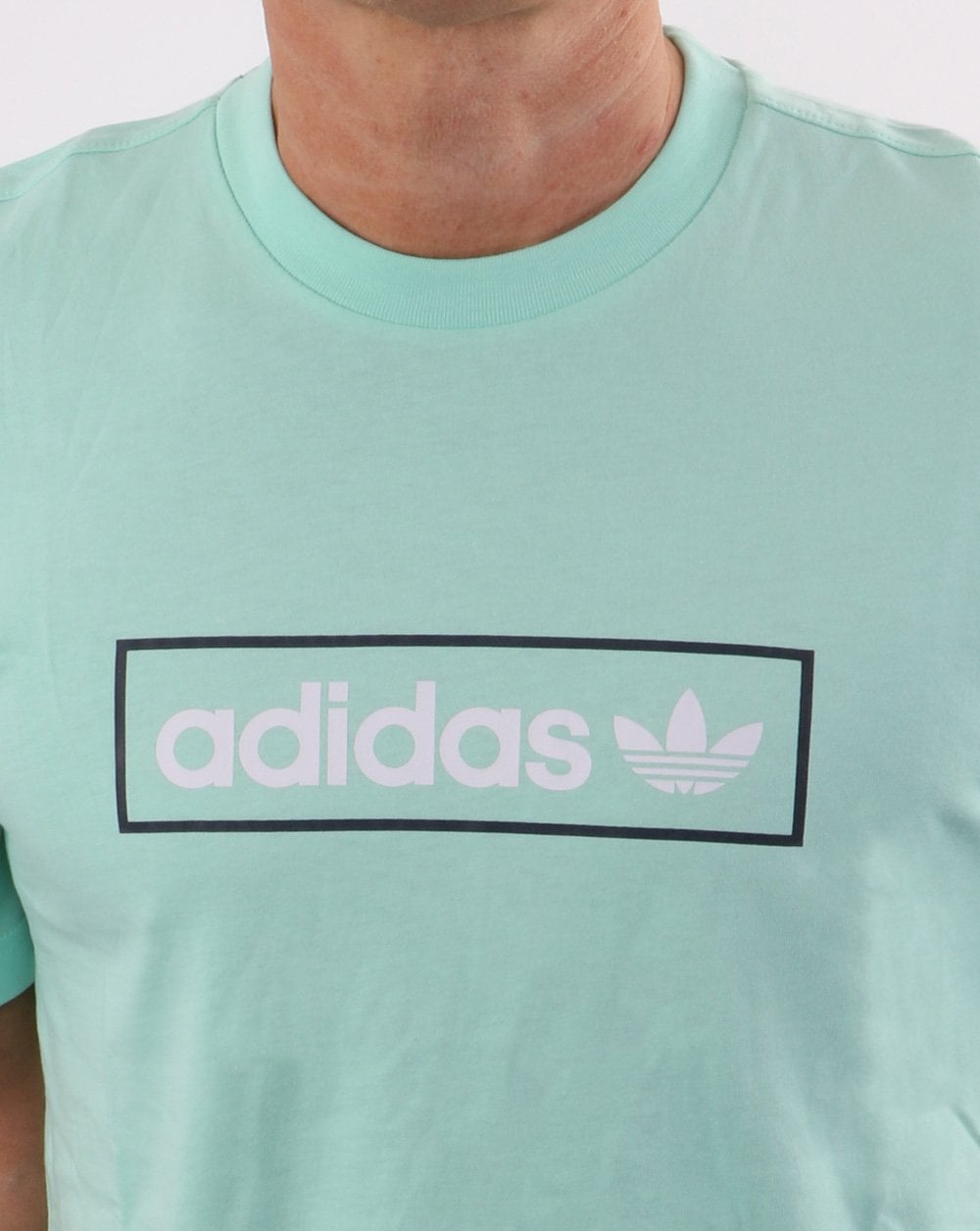 Adidas Originals – T-Shirt mit linearem Logo in klarem Mintgrün