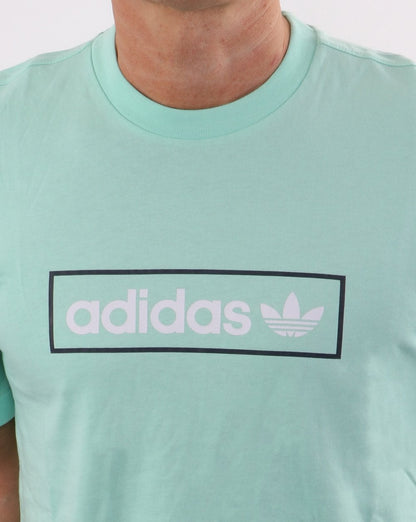 Adidas Originals – T-Shirt mit linearem Logo in klarem Mintgrün