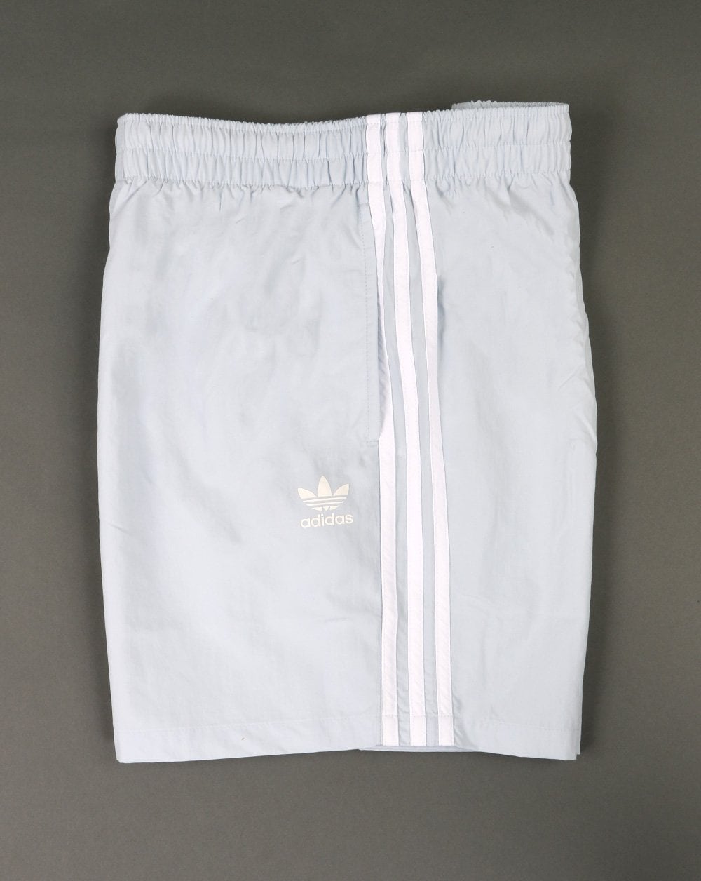Adidas Originals – 3-Streifen-Badeshorts, Eisblau