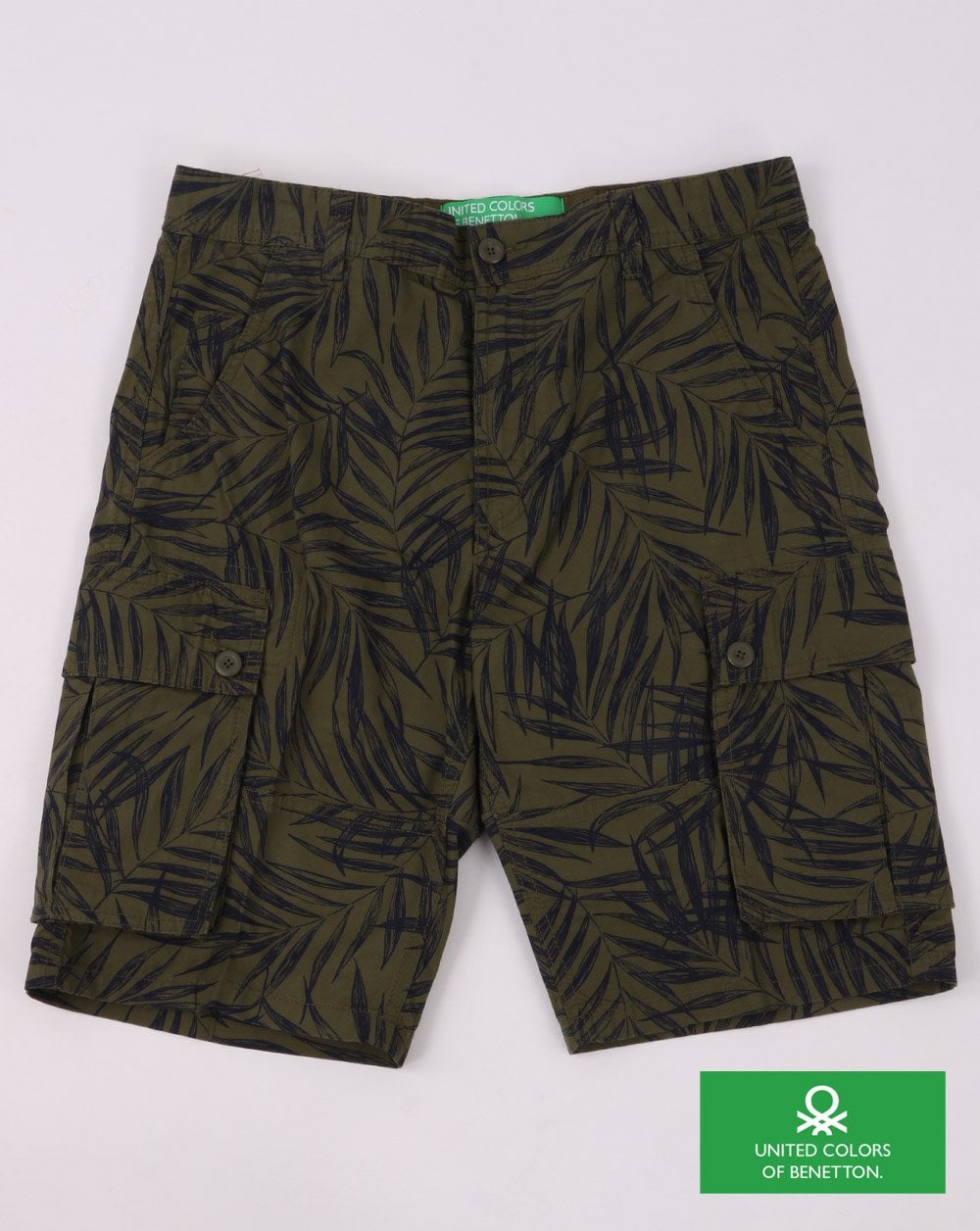 Benetton – Shorts mit Combat-Print in Khaki
