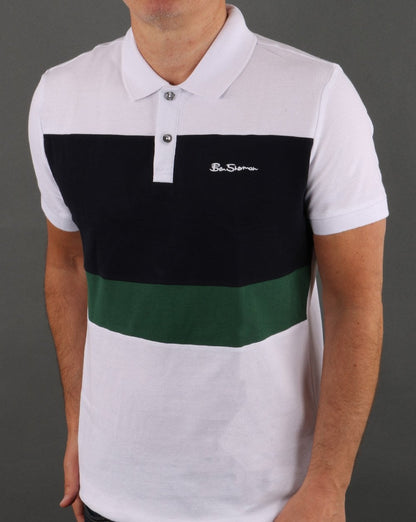 Ben Sherman – Poloshirt mit Farbblockdesign in Weiß