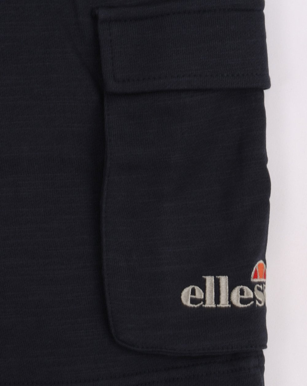 Ellesse – Cargo-Sweatshorts in Marineblau