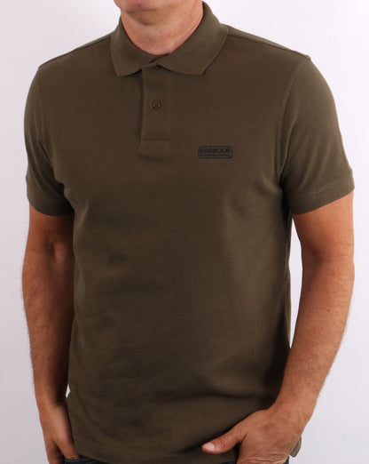 Barbour International Essential Poloshirt Dunkeloliv