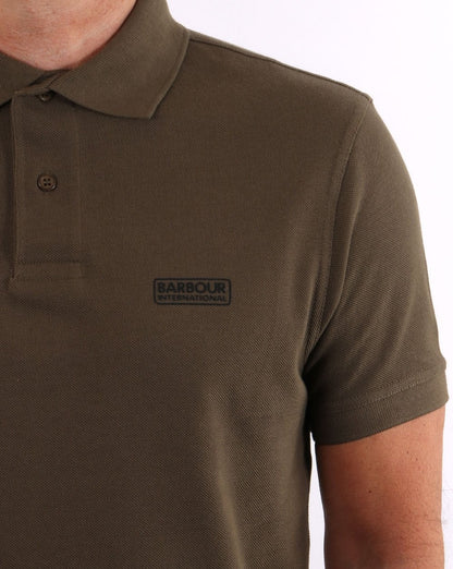 Barbour International Essential Poloshirt Dunkeloliv