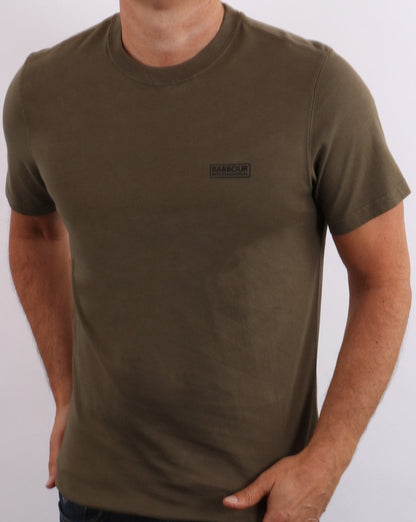 Barbour International – T-Shirt mit kleinem Logo in dunklem Khaki