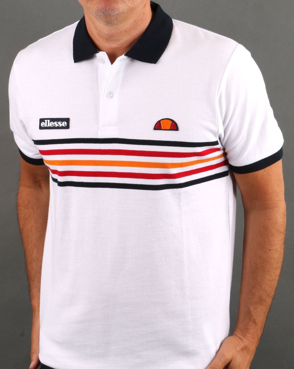 Ellesse – Poloshirt mit mehrfarbigen Streifen in Weiß