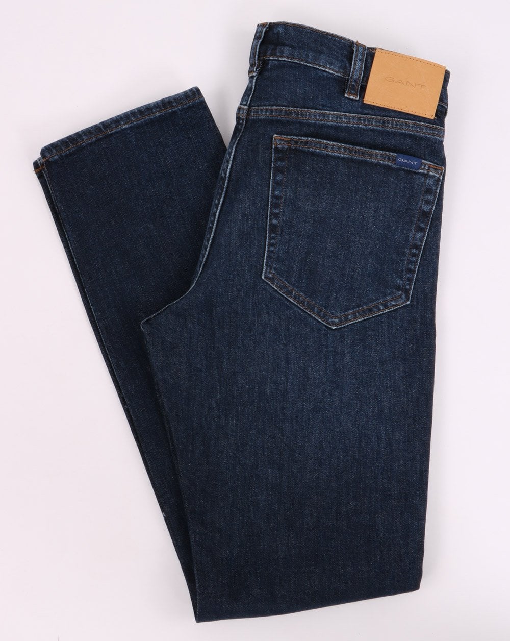 Gant – Arley – Jeans in normaler Passform, dunkelblau, getragen