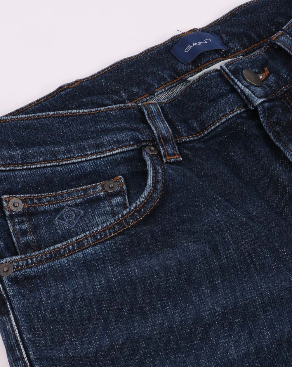 Gant – Arley – Jeans in normaler Passform, dunkelblau, getragen