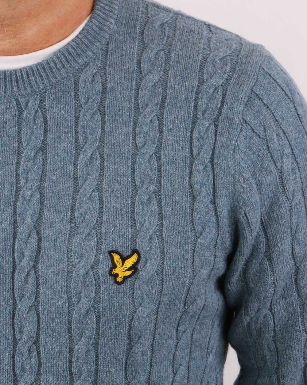 Lyle &amp; Scott – Zopfmusterpullover in Schieferblau