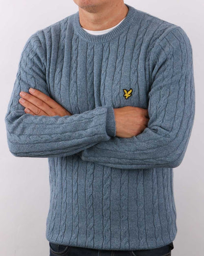 Lyle &amp; Scott – Zopfmusterpullover in Schieferblau