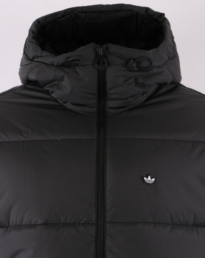 Adidas Originals – Wattierte Pufferjacke mit Kapuze in Schwarz
