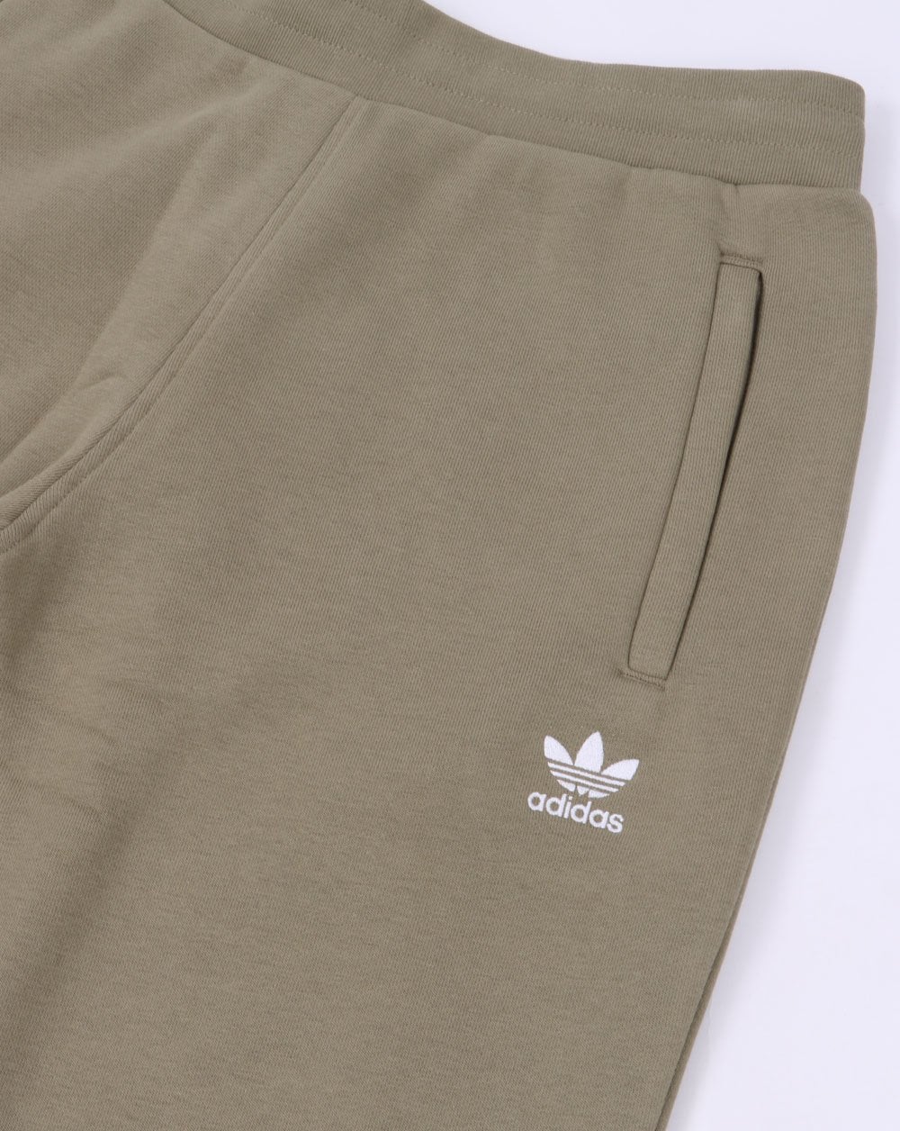 Adidas Originals – Essential Jogginghose in Hellkhaki