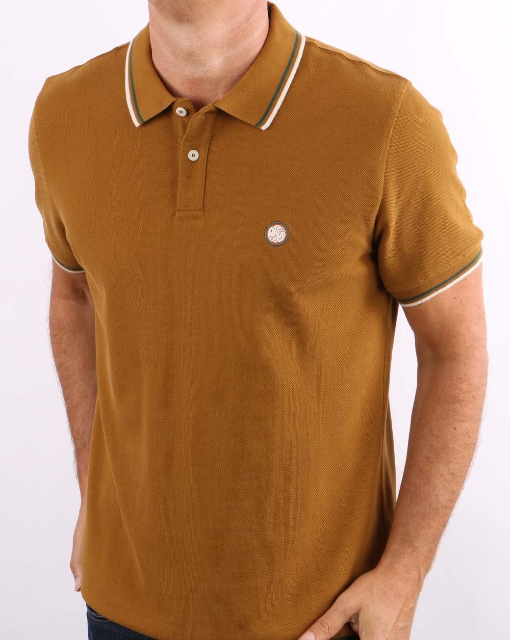 Hübsches Poloshirt mit grünen Streifen in Hellbraun