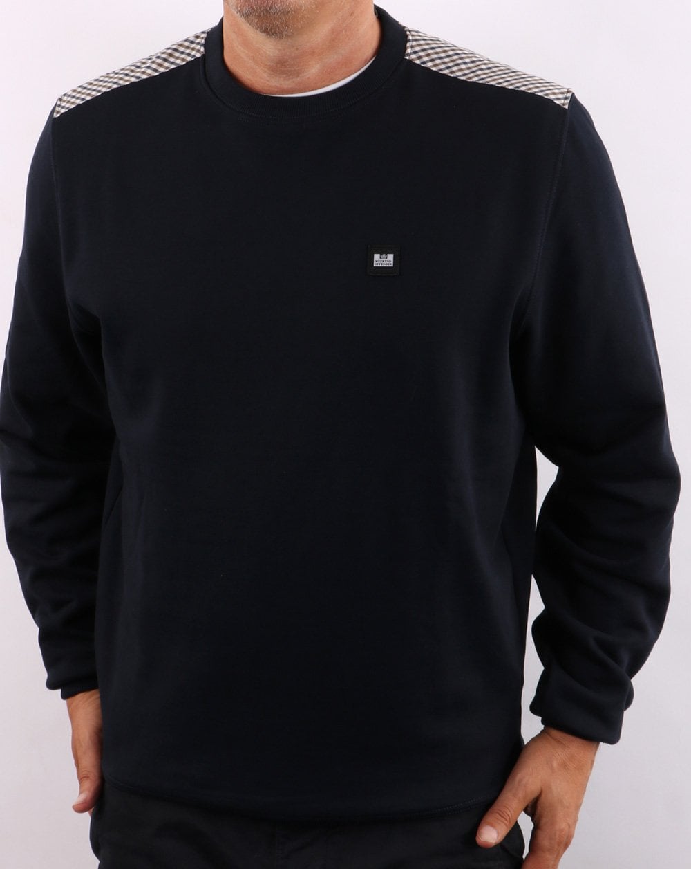 Weekend Offender – Sweatshirt mit karierter Schulterpartie, Marineblau