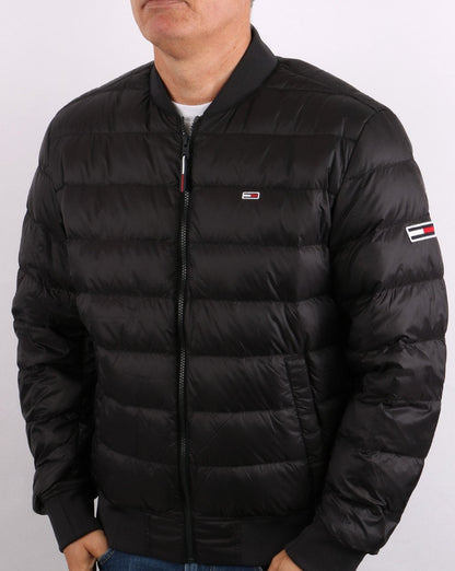 Tommy Jeans – Daunen-Bomberjacke in Schwarz