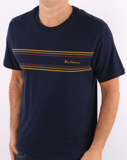 Ben Sherman – T-Shirt mit Streifenlogo auf der Brust, Marineblau