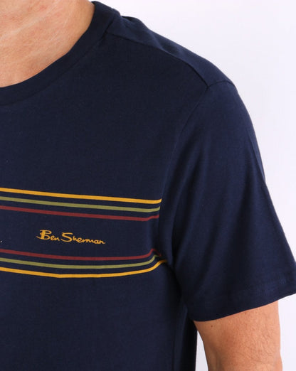 Ben Sherman – T-Shirt mit Streifenlogo auf der Brust, Marineblau