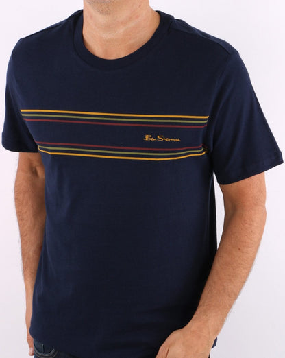 Ben Sherman – T-Shirt mit Streifenlogo auf der Brust, Marineblau