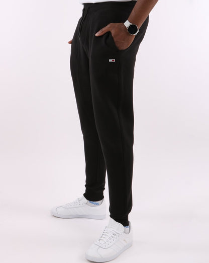 Tommy Jeans – Schmal geschnittene Jogginghose in Schwarz