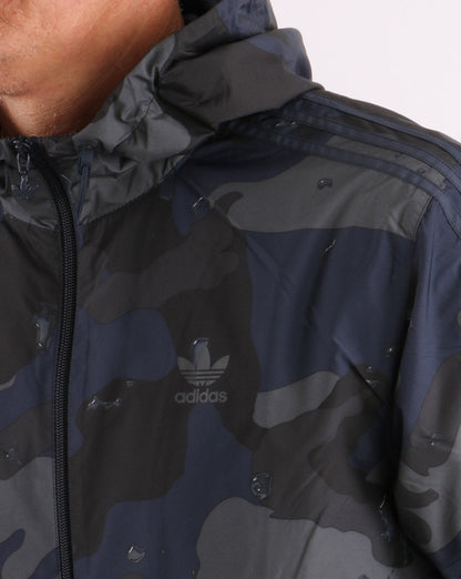 Adidas Originals – Camo-Windjacke in Nachtblau