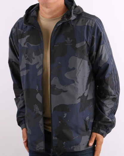 Adidas Originals – Camo-Windjacke in Nachtblau