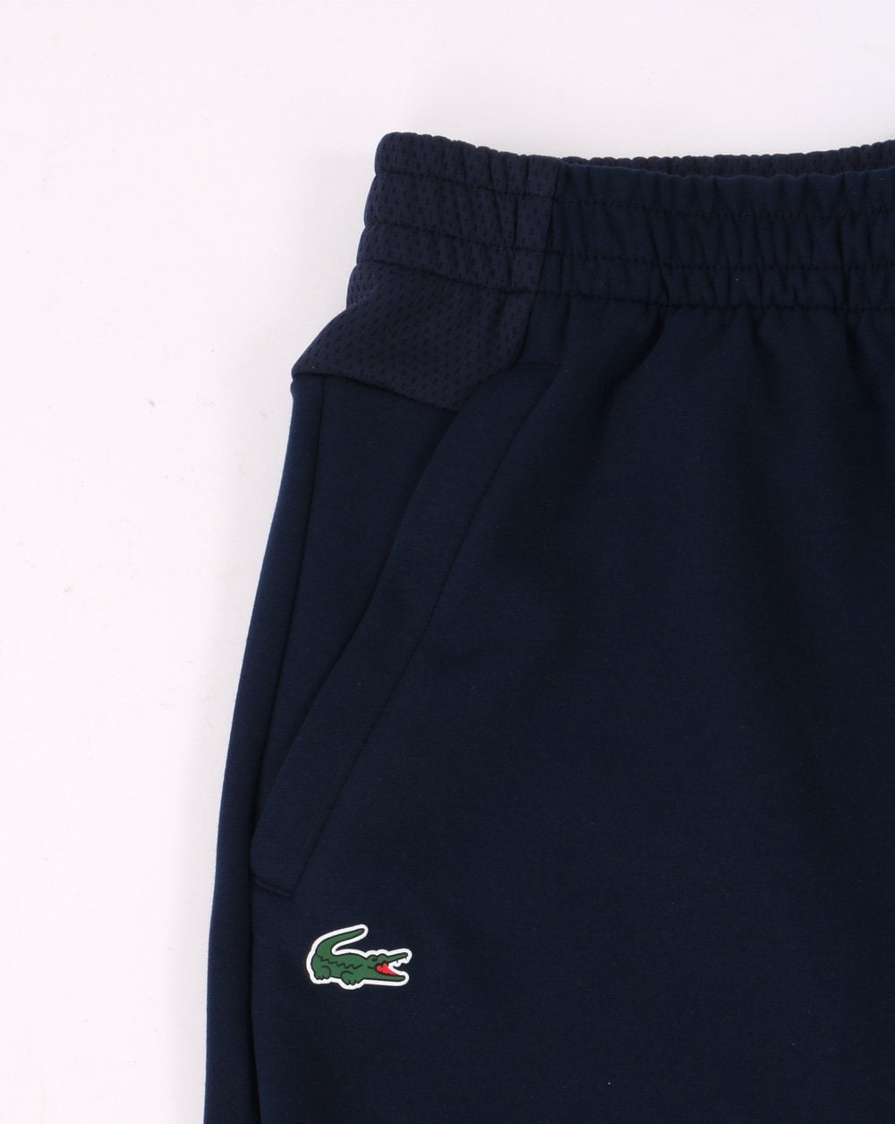 Lacoste Sport – Shorts mit Mesh-Einsatz in Marineblau
