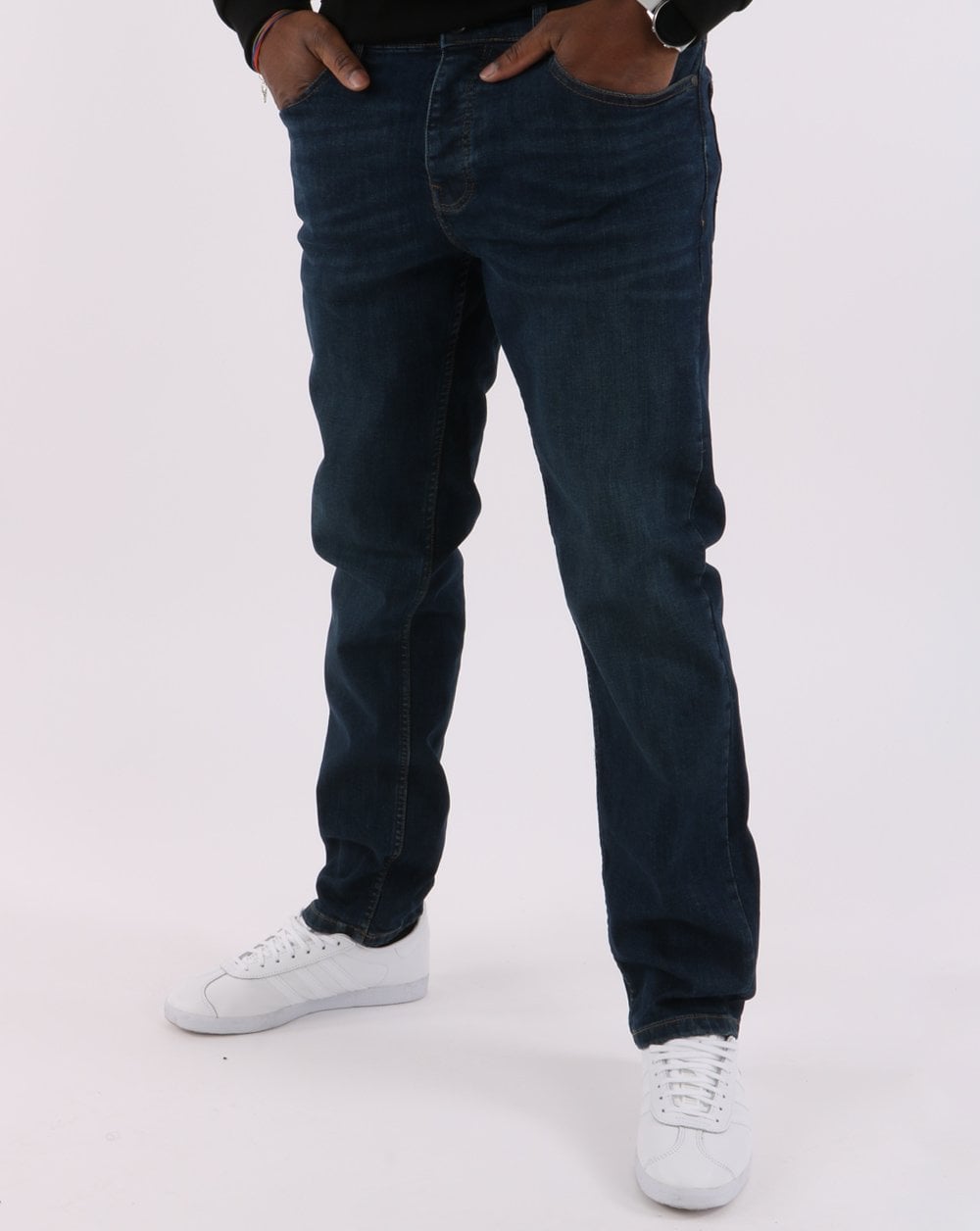 Weekend Offender – Locker geschnittene Jeans in dunklem Vintage-Look
