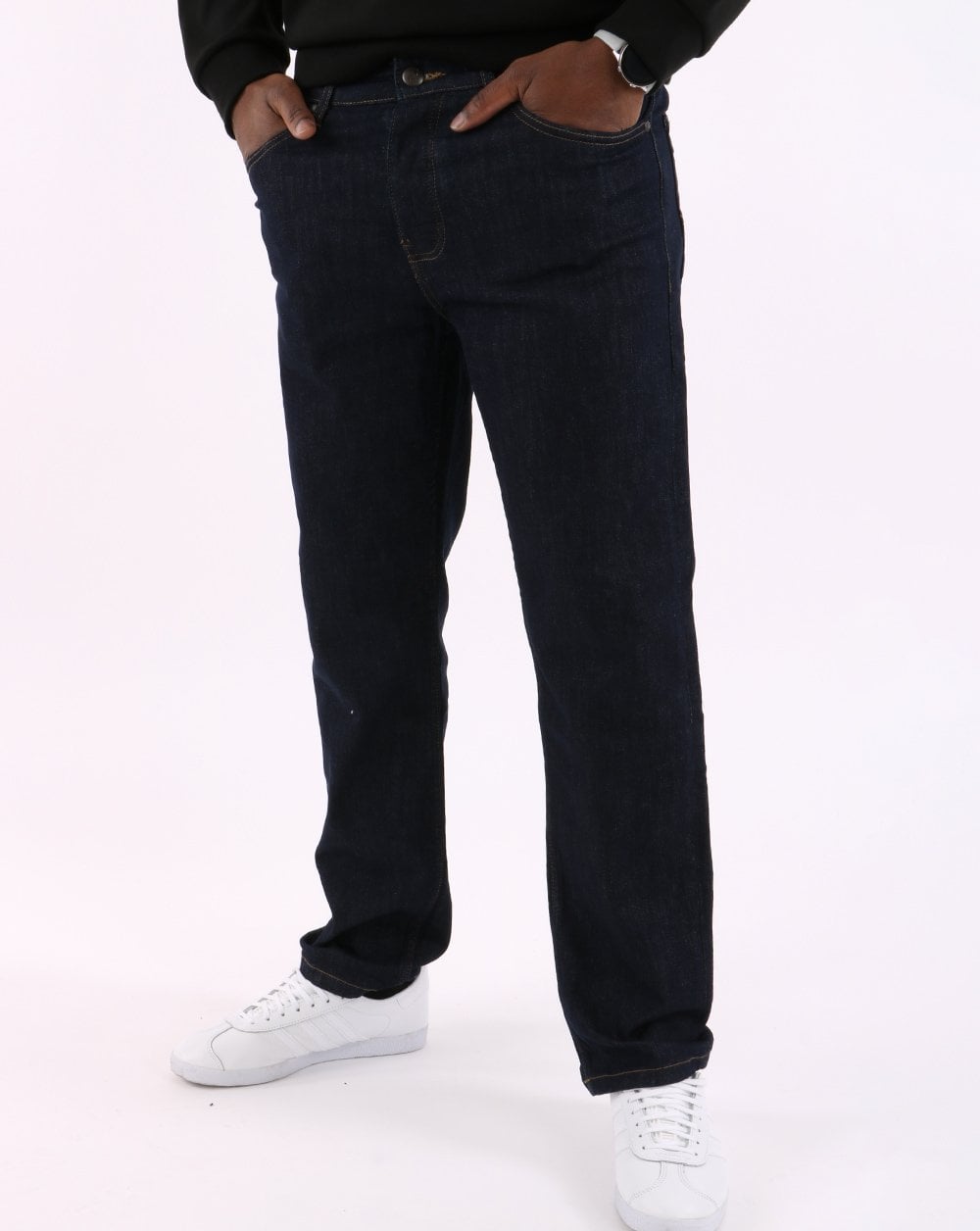 Weekend Offender – Locker geschnittene Jeans in dunkler Spülung