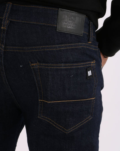 Weekend Offender – Locker geschnittene Jeans in dunkler Spülung