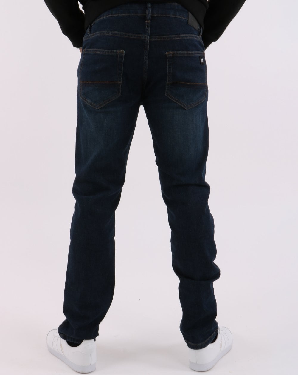Weekend Offender – Tapered Fit Jeans in dunklem Vintage-Look