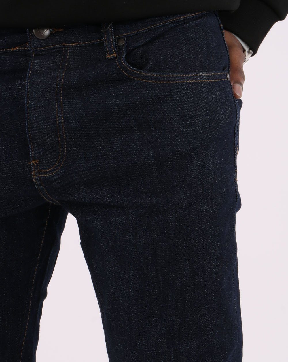 Weekend Offender – Jeans mit konischer Passform in dunkler Spülung