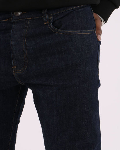 Weekend Offender – Jeans mit konischer Passform in dunkler Spülung