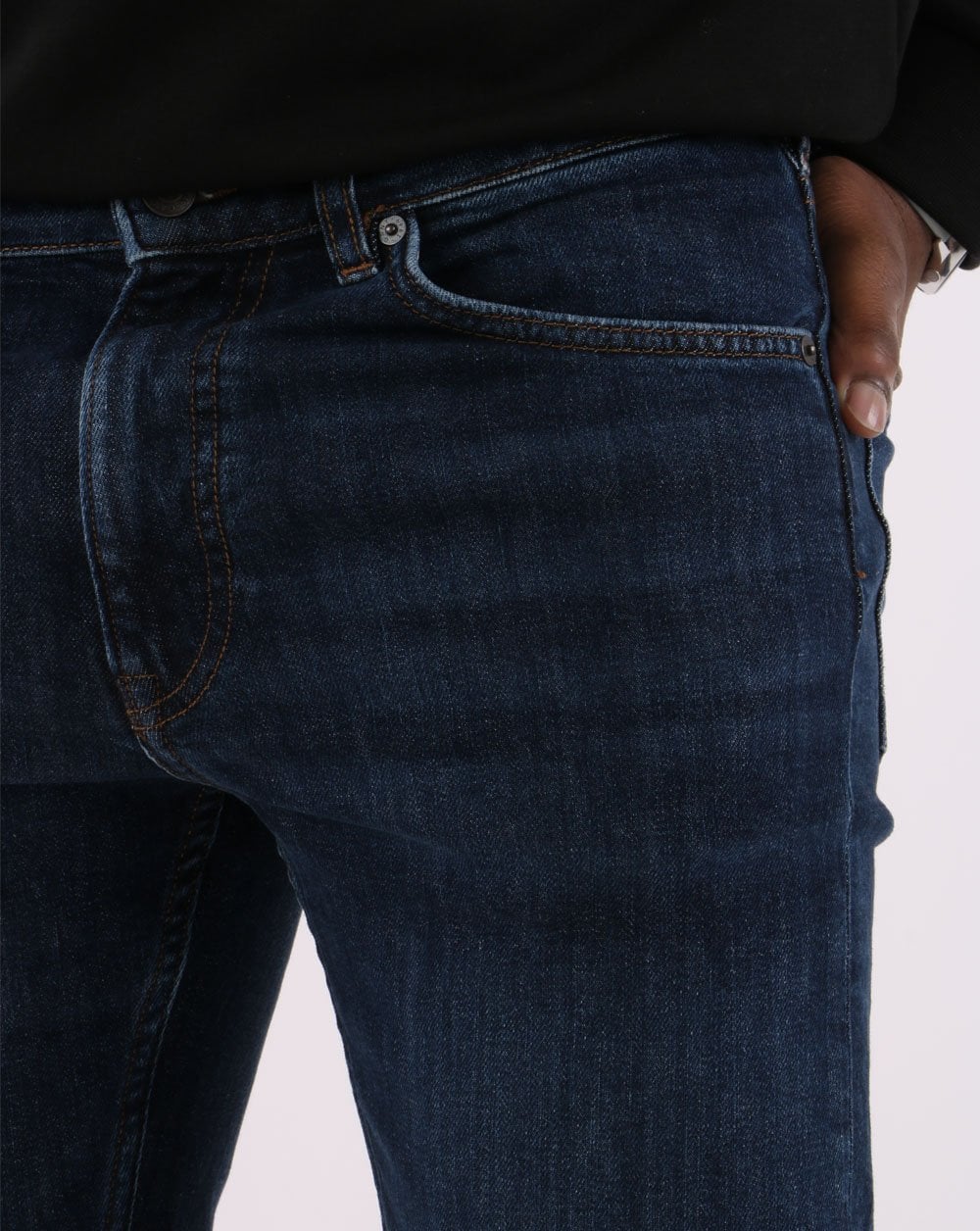 Gant – Arley – Jeans in normaler Passform, dunkelblau, getragen