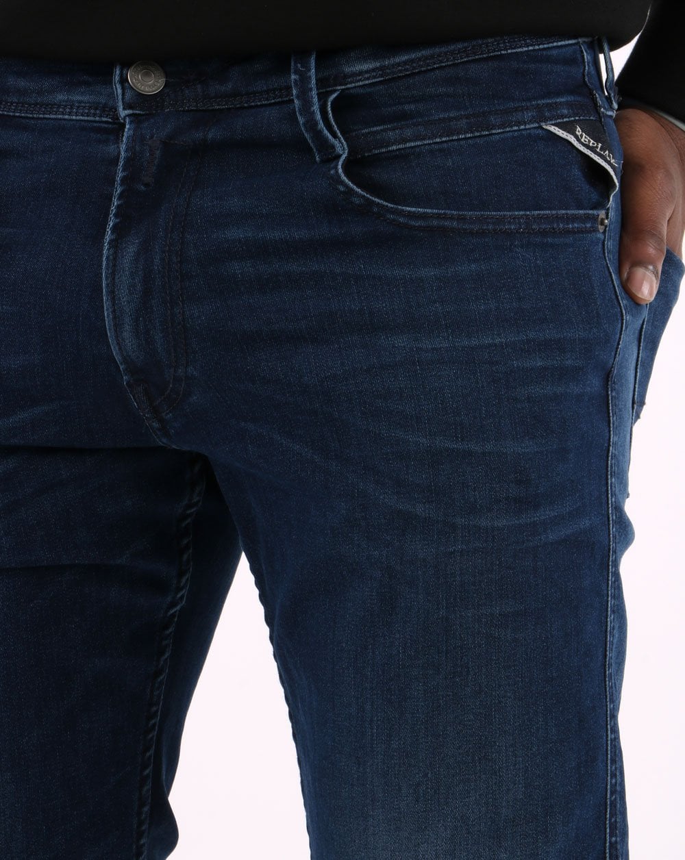 Replay – Anbass – Schmal geschnittene Jeans in Indigoblau