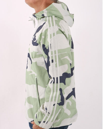 Adidas Originals – Windbreaker mit Camouflage-Muster in Orbitgrau